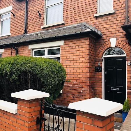 Cosy Two Bed Terraced House 7Min Drive From City Belfast Exterior photo
