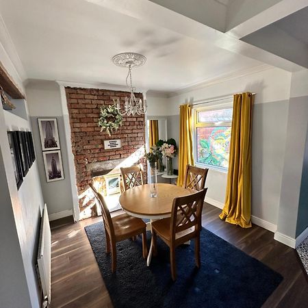 Cosy Two Bed Terraced House 7Min Drive From City Belfast Exterior photo