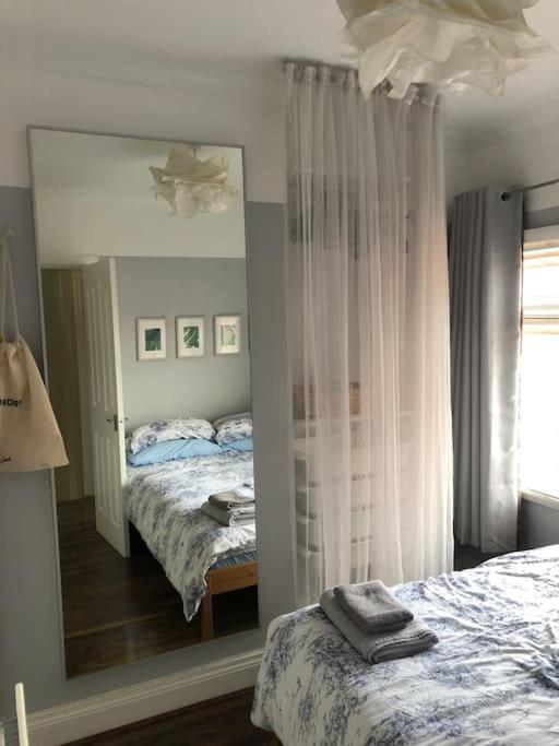 Cosy Two Bed Terraced House 7Min Drive From City Belfast Exterior photo