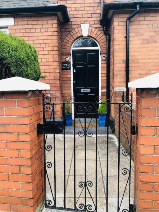 Cosy Two Bed Terraced House 7Min Drive From City Belfast Exterior photo
