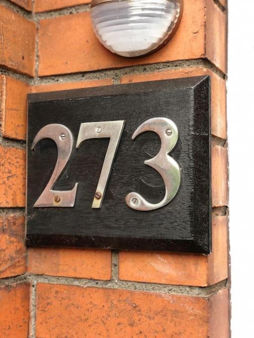 Cosy Two Bed Terraced House 7Min Drive From City Belfast Exterior photo
