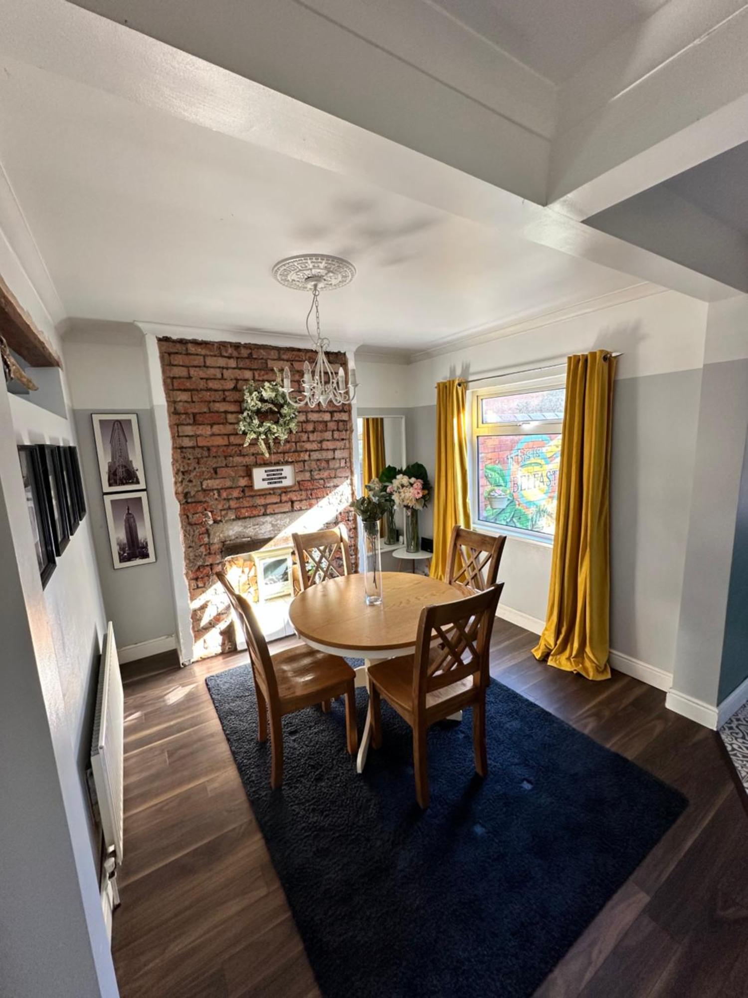Cosy Two Bed Terraced House 7Min Drive From City Belfast Exterior photo